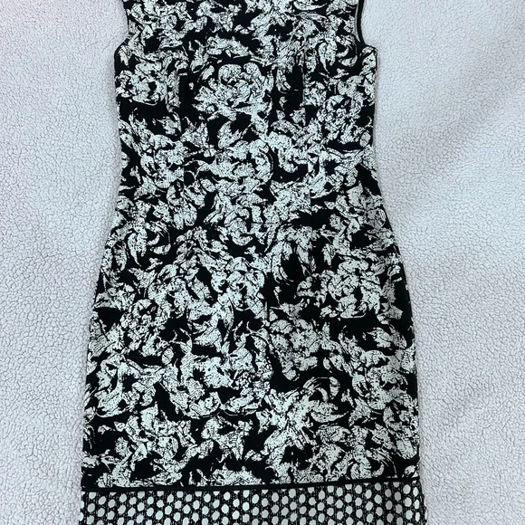 Ann Taylor. Elegant Black and White Floral Dress - Picture 4 of 9